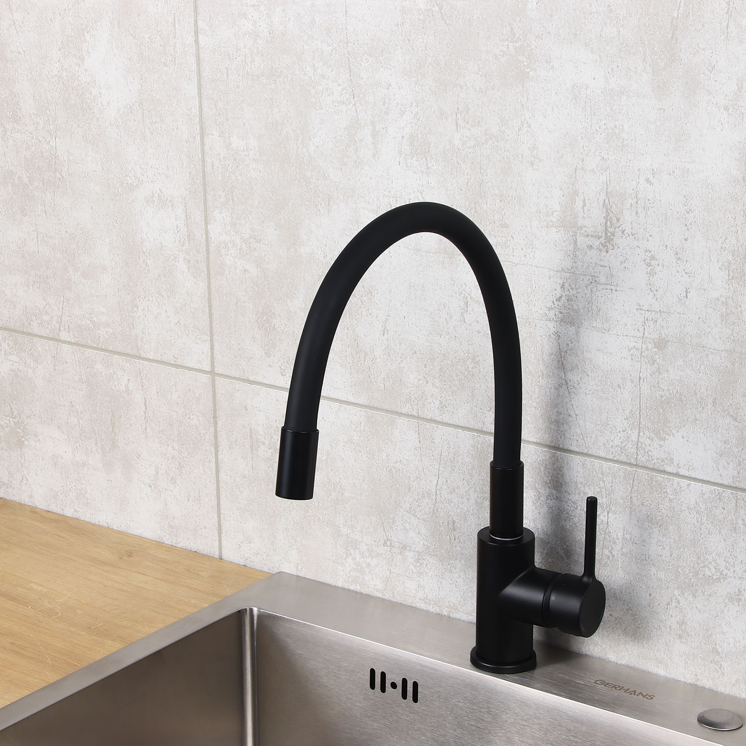 Смеситель для кухни с гибким изливом Meal Milardo, черный матовый M01BL0FM05 *1