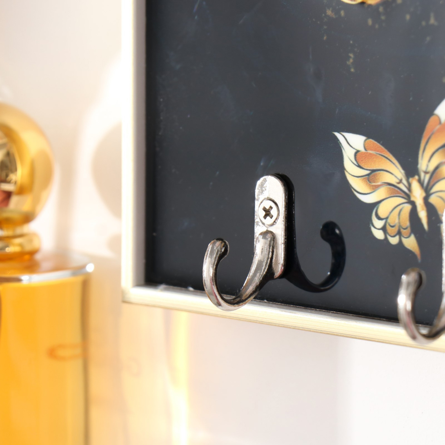 Ключница пластик, МДФ 3 крючка "Волшебные бабочки" стразы, золото 29х1,8х19 см  9398115