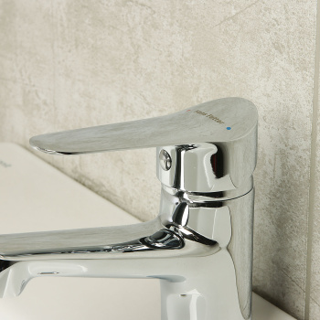 Смеситель для умывальника Hans Fetter HF0701, короткий излив, рычажный