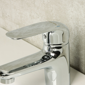 Смеситель для умывальника Hans Fetter HF0201, короткий излив, рычажный