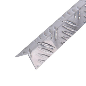 Угол рифленый из алюминиевого листа Квинтет 25*25*1,5 Укв 03.2000.500 Лука *5/30