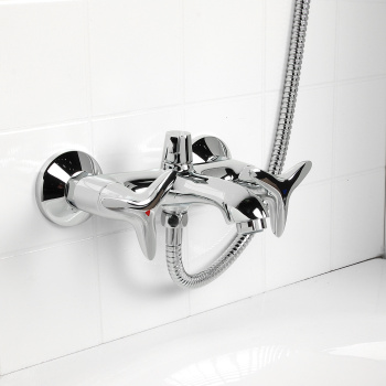 Смеситель для ванны IDDIS Copter, короткий излив, двухвентильный