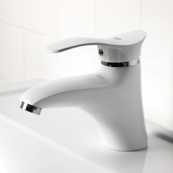 Смеситель для умывальника Potato P1001-7, короткий излив, рычажный