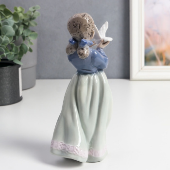 Сувенир керамика "Девочка с хвостиками, с белым голубем" цветной 20х6х8,5 см  6259367