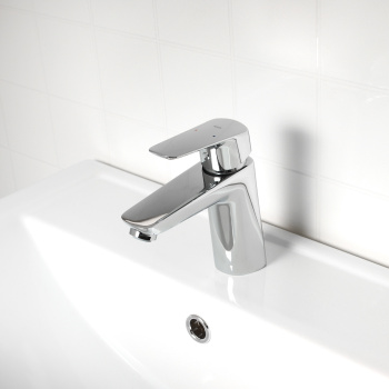 Смеситель для умывальника IDDIS Vibe VIBSB00i01, короткий излив, рычажный