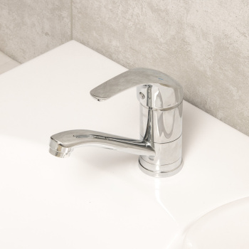 Смеситель для умывальника Potato P4507-2 короткий излив *1/10