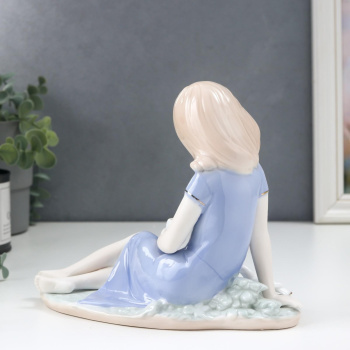 Сувенир керамика "Девочка кормящая голубей" 18х19х11 см 519383