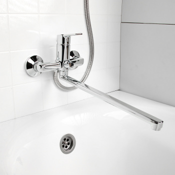 Смеситель для ванны Milardo Stripe, длинный излив, однорычажный